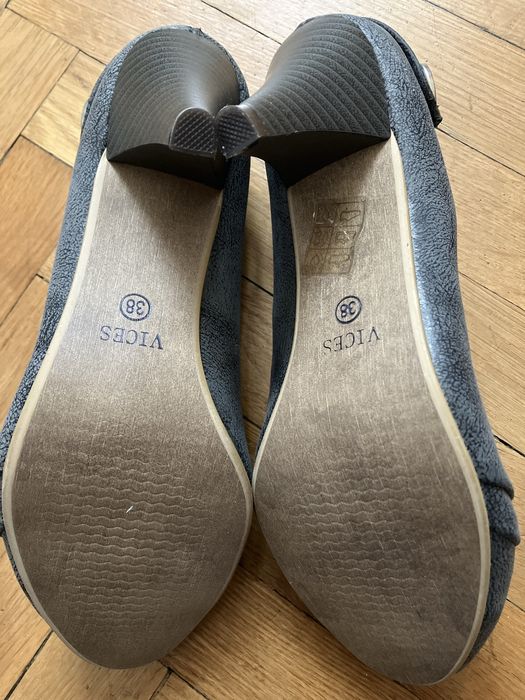 Czarne grafitowe skorzane czolenka 38 vices