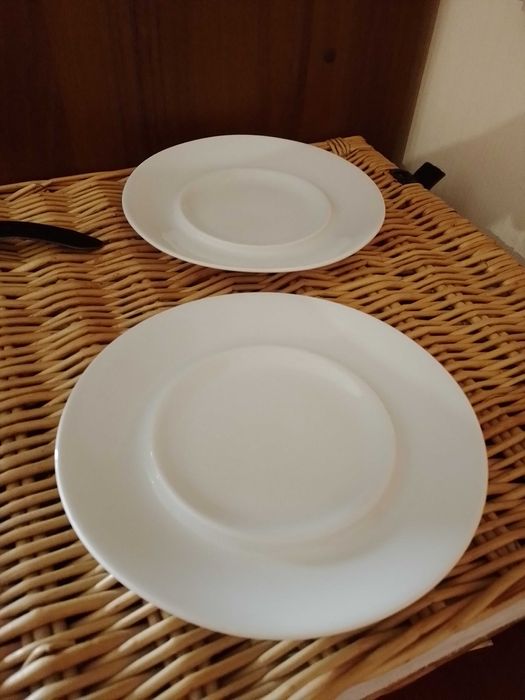 Тарілки, блюдця під супові тарілки