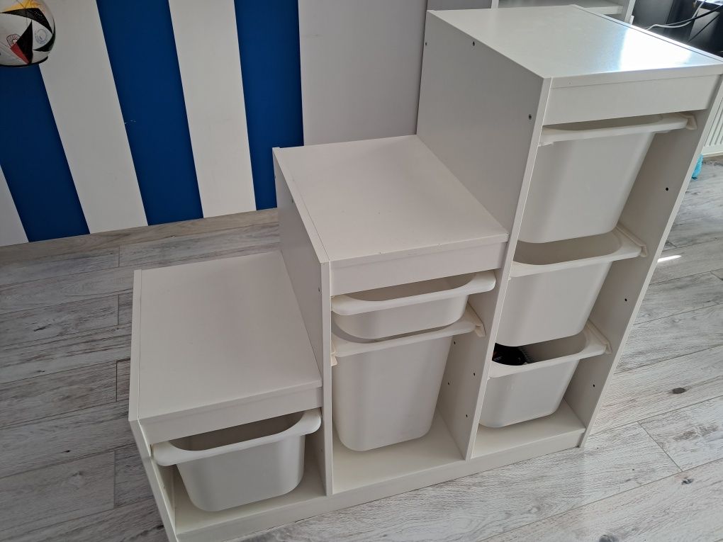 Regał Ikea Trofast biały z pojemnikami
