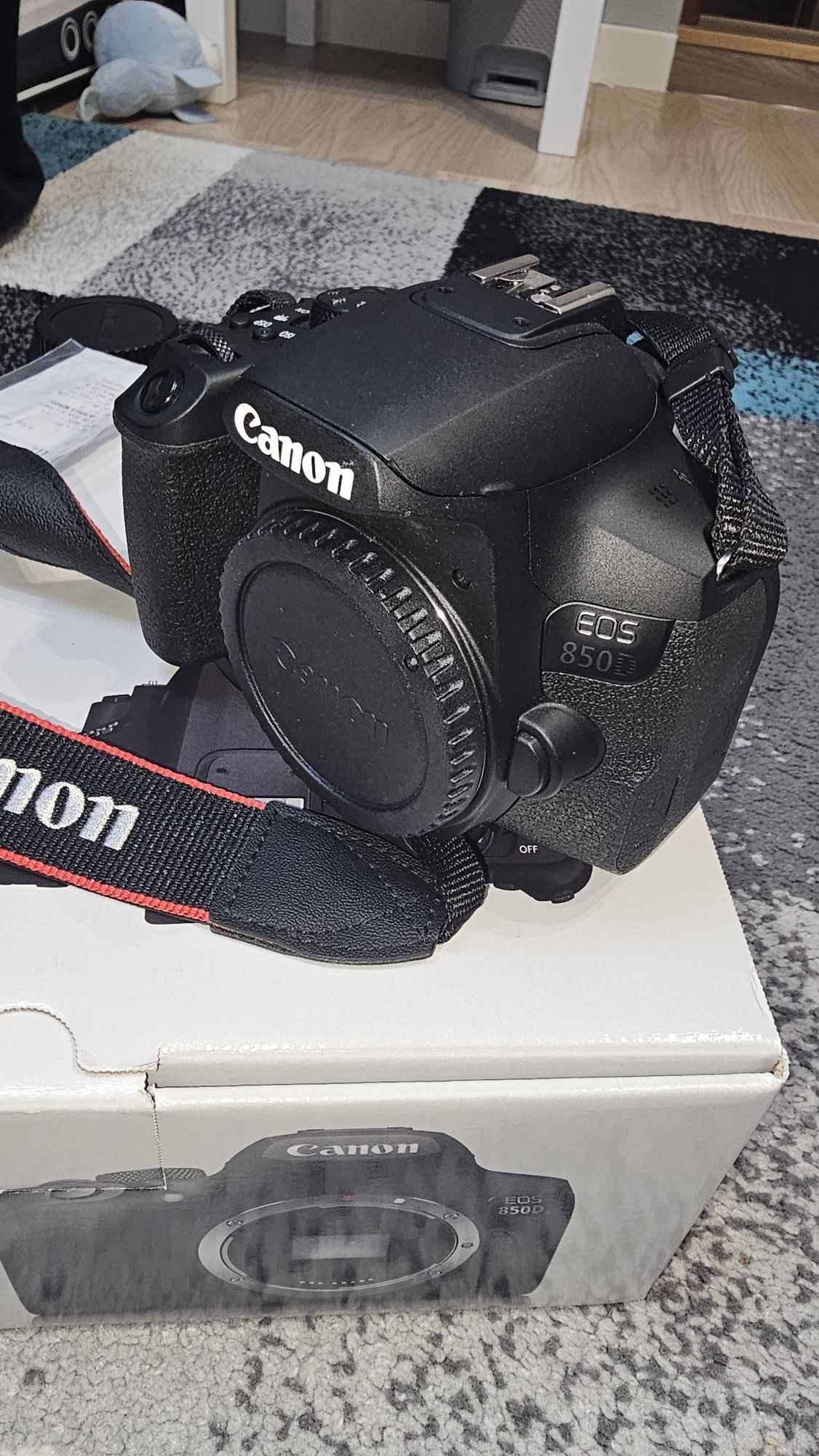 Canon eos 850 D sprzedam . Mało używany . Stan idealny