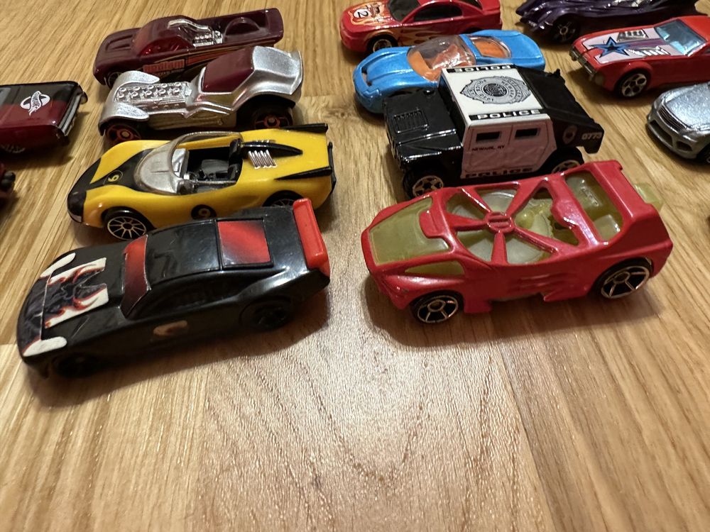 Коллекция машинок Hot Wheels