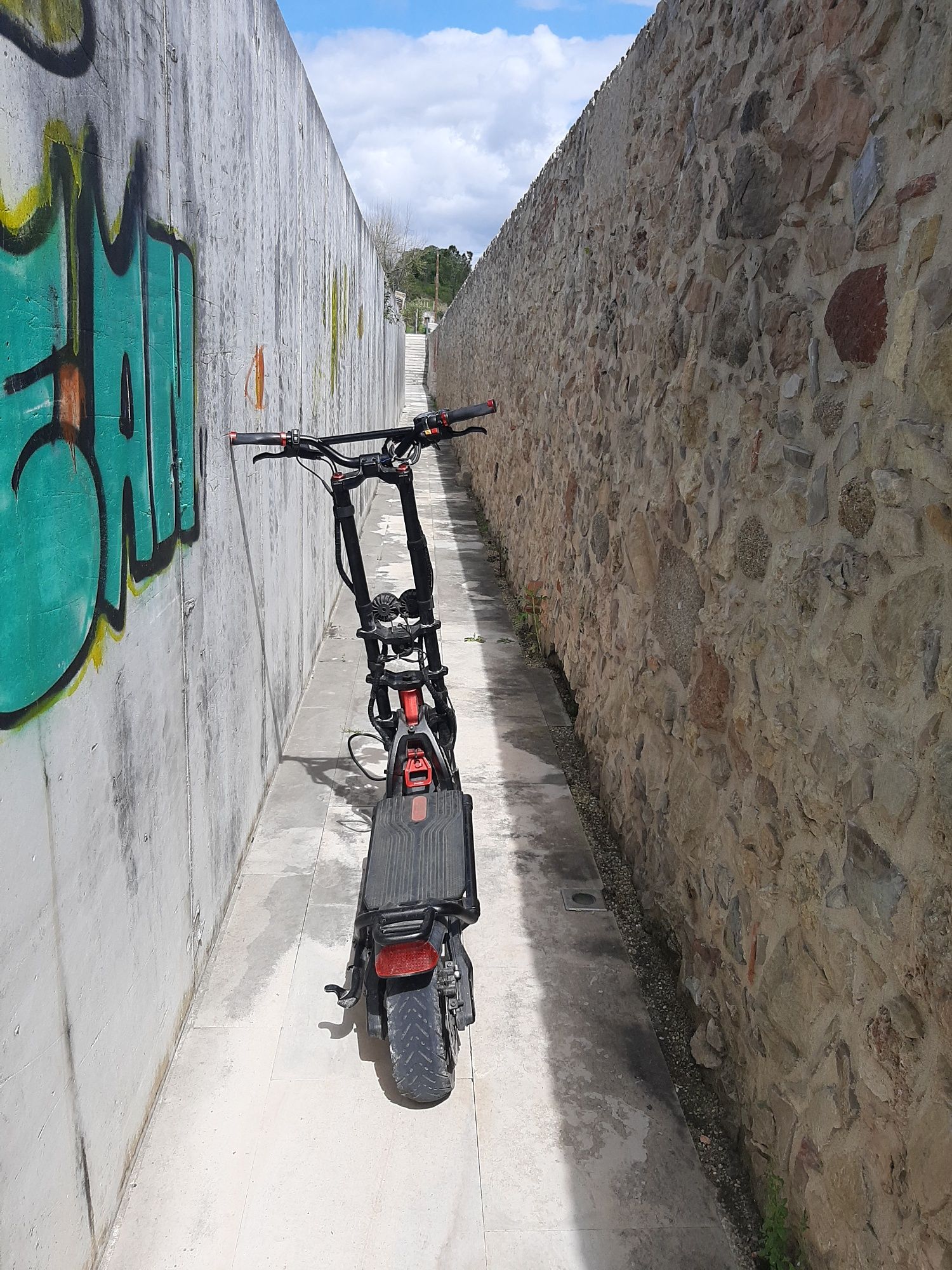 Trotinete KAABO com muita potência (+ ou - 2,5cv)