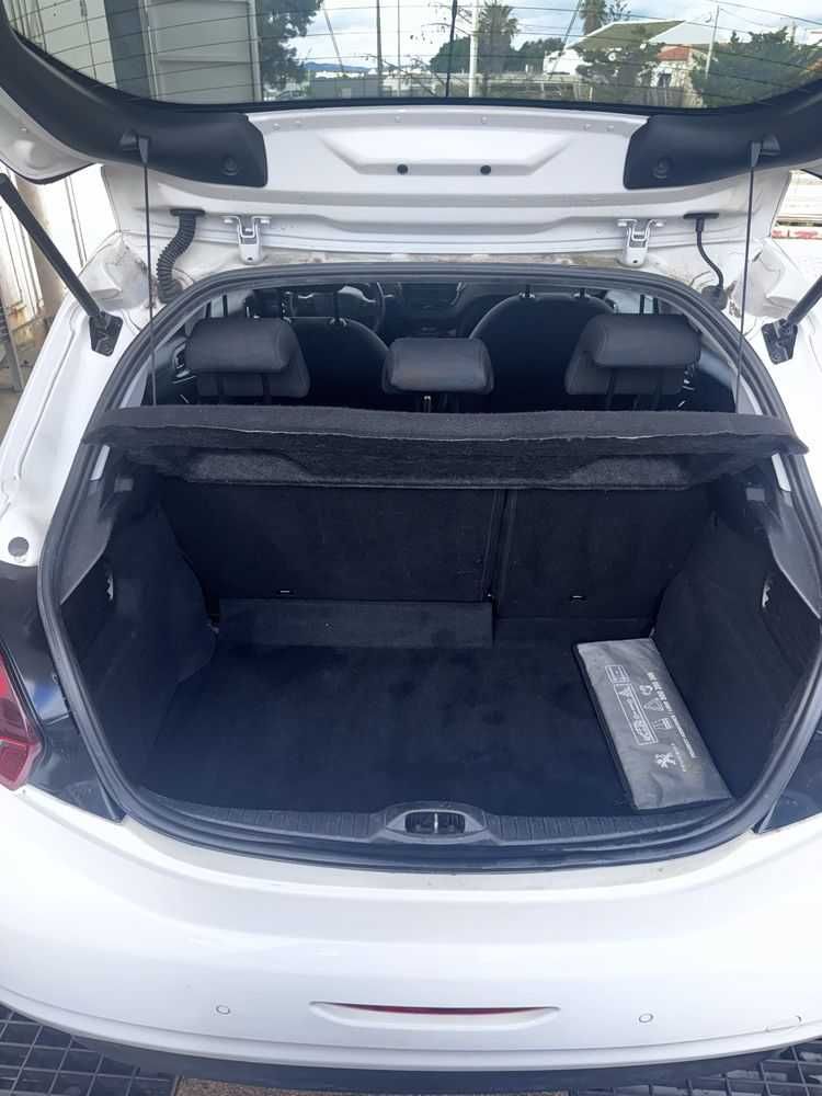 Peugeot 208 1.2 Signature