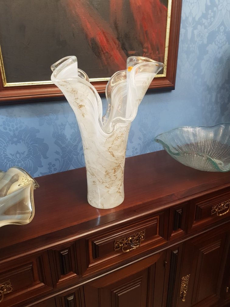 Jarra em vidro murano com dourados