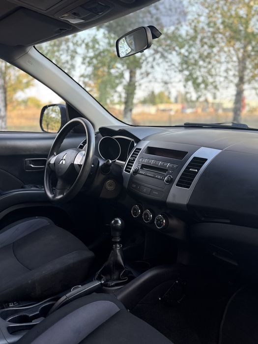 Mitsubishi Outlander 2011 ГОД 2.0 дизель полный привод