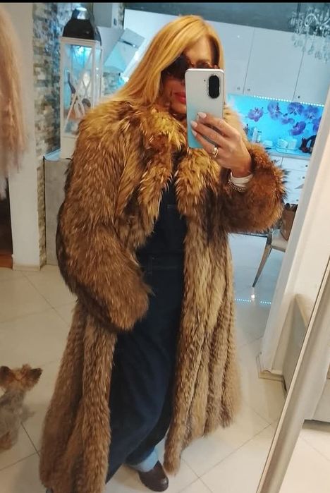 Piękne futro naturalne z jenotow lisa norek