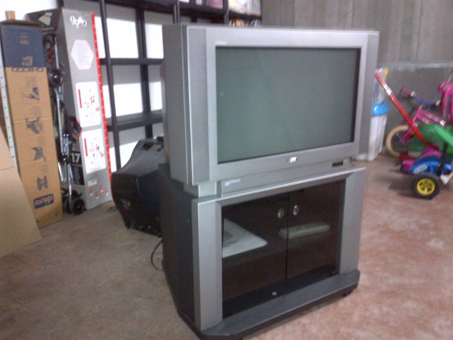 TV Sony Trinitron KV-32FX60E c/Móvel