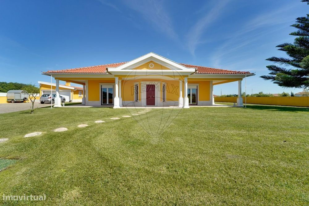 Moradia T4 para venda