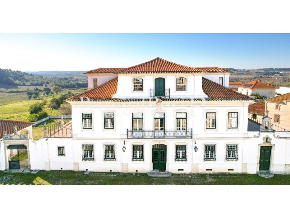 Casa Nobre - 838m2 - 4.6ha Terreno - Propriedade Histórica