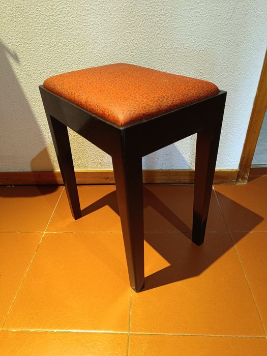 Banqueta em madeira