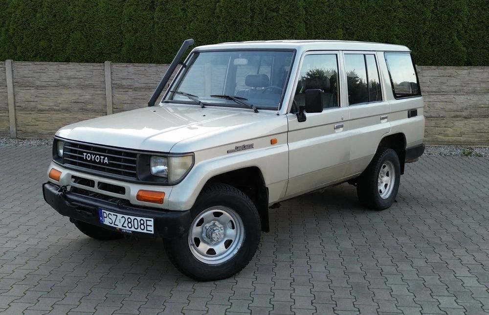 Toyota Land Cruiser Toyota land Cruiser lj79 ZAMIANA