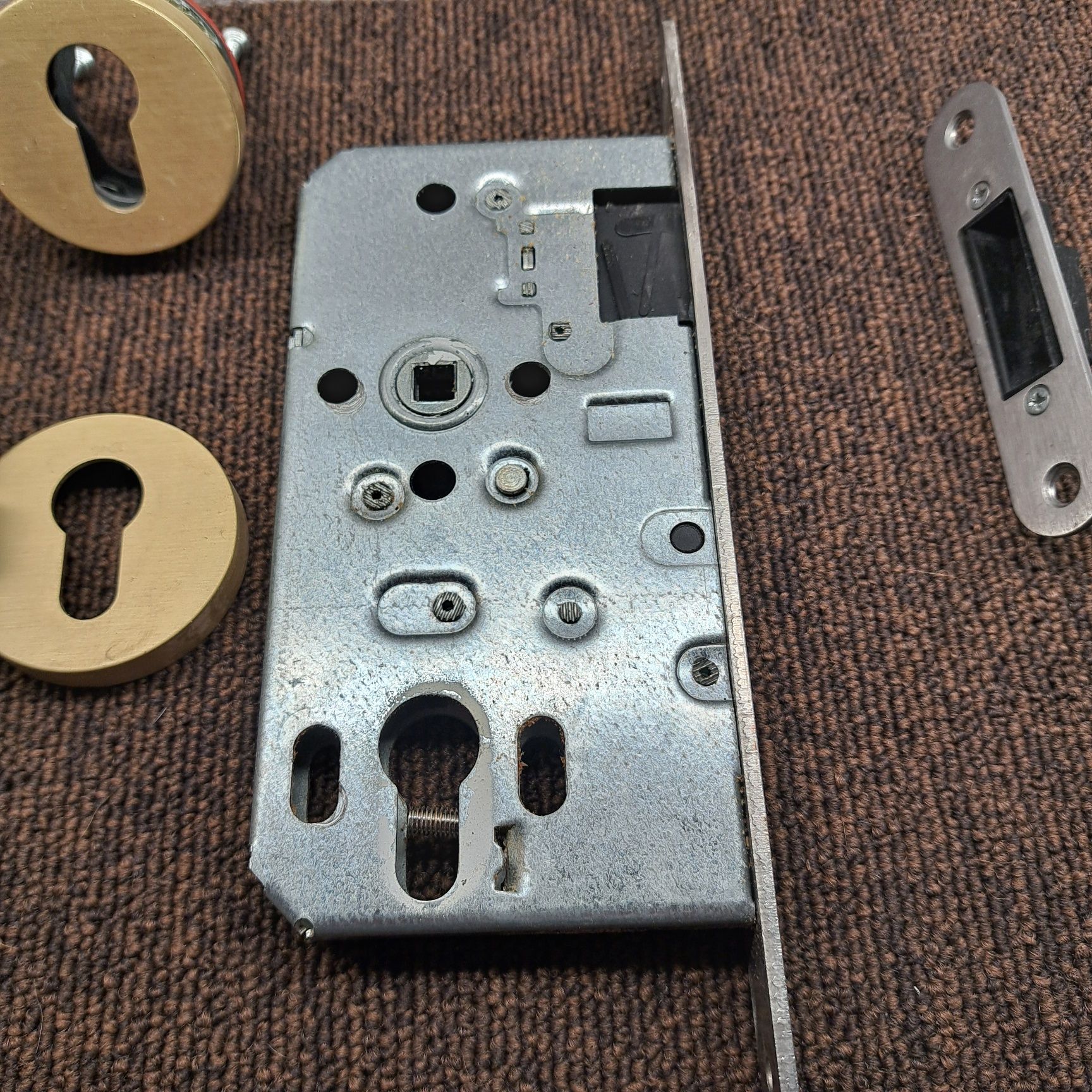 Zamek magnetyczny assa abloy