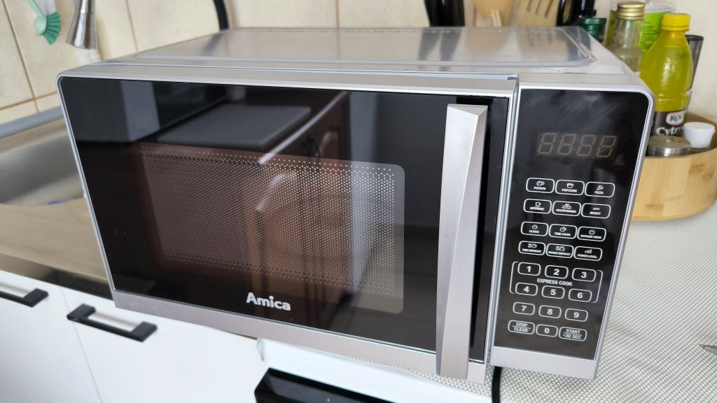 Sprzedam mikrofalówka Amica 700 W