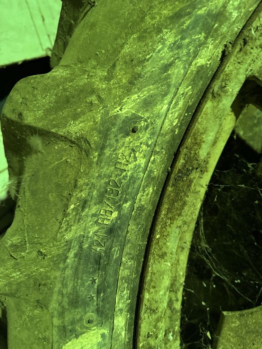 Rodas estreitas em bom estado