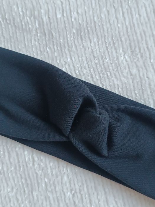 Bawełniana opaska do włosów z supłem na jesień - czarna