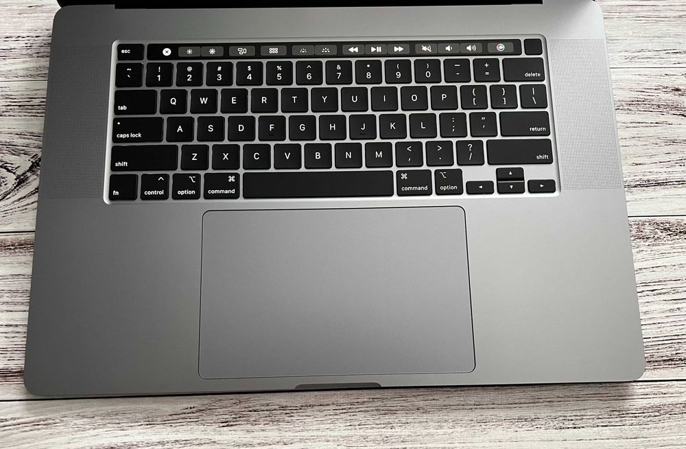 MacBook Pro 16" A2141 (Touch Bar 2019)Core i9 2.4/32/500 Pro 5300M 4Gb