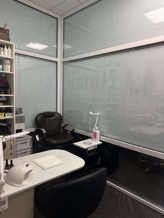 Героїв Дніпра 34, ТРАФІК, ФАСАД, МЕТРО, салон краси в ТЦ