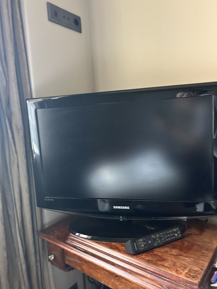 Samsung TV slightly used