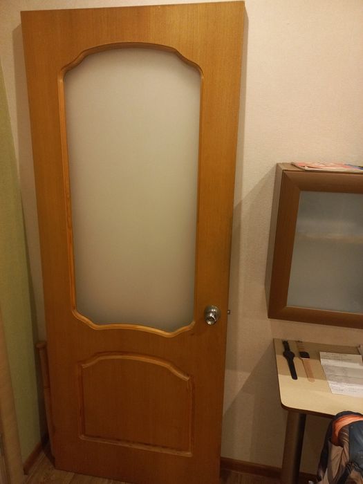 Межкомнатная дверь с дверной ручкой