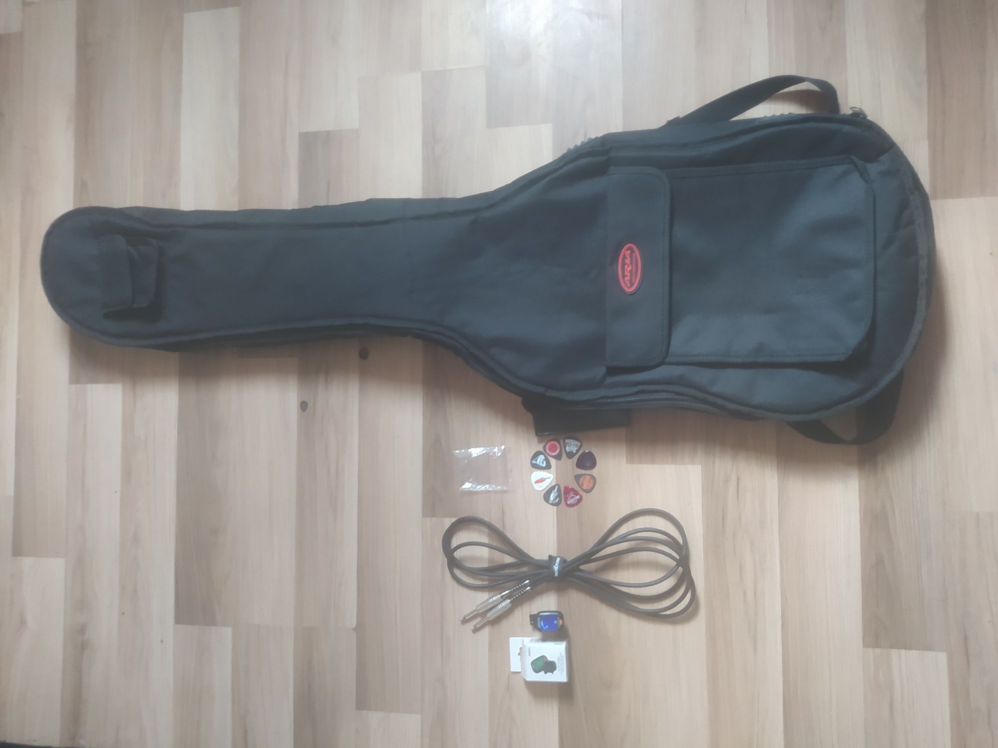 Ibanez + Fender, басс гитара с комбоусилителем и аксессуарами
