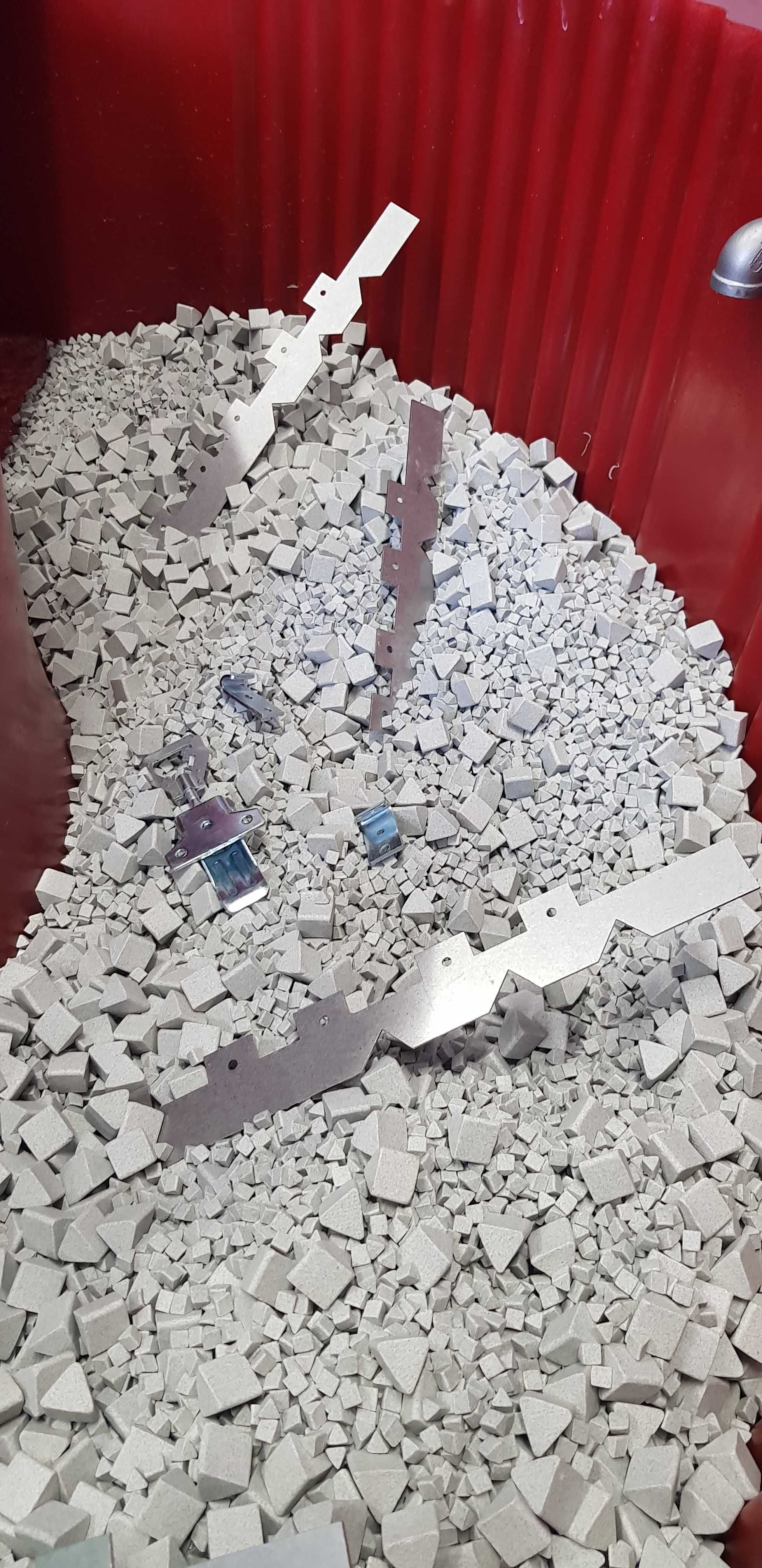 Gratowanie, bębnowanie, polerowanie - obróbka wibrościerna,