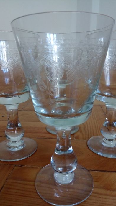 Conjunto de 5 copos de vidro com desenho no vidro