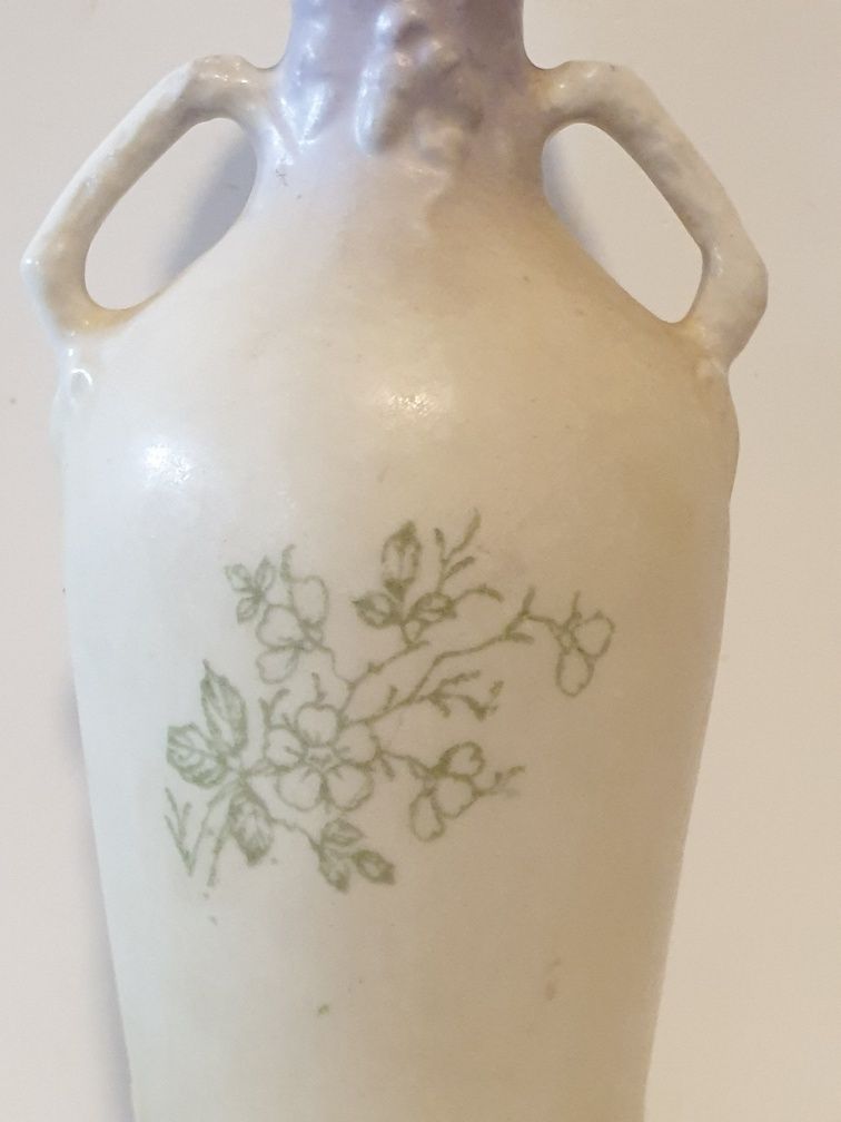 Linda antiga jarra francesa em cerâmica esmaltada à mão