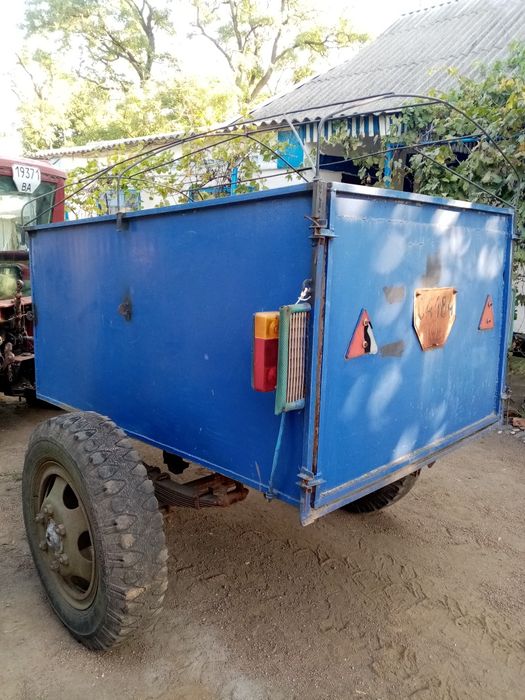 Продаю прицеп одноосний 2тони 20000грн.