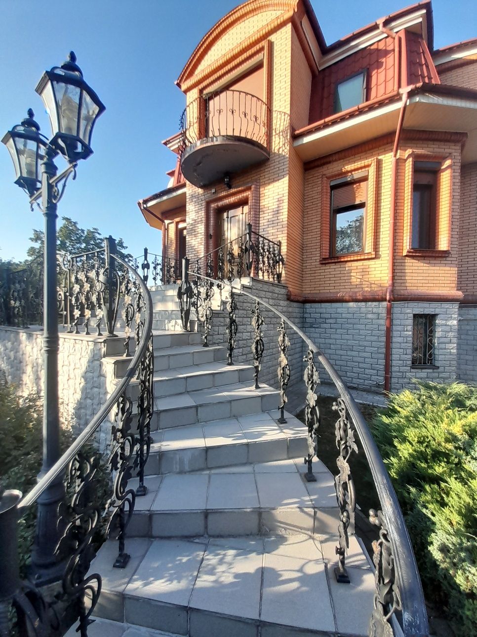 Продаж житлового будинку по вул. Володимирській в центрі м. Малин