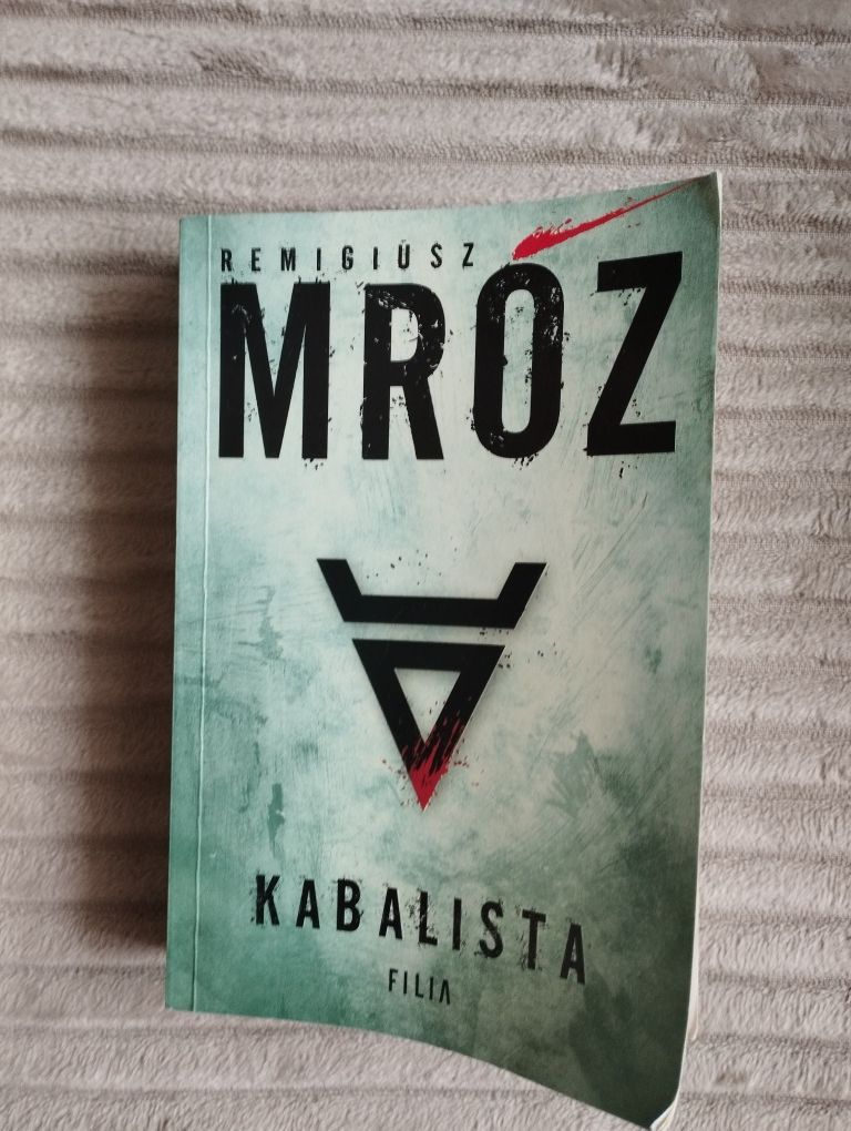 Remigiusz Mróz Behawiorysta, Iluzjonista, Kabalista