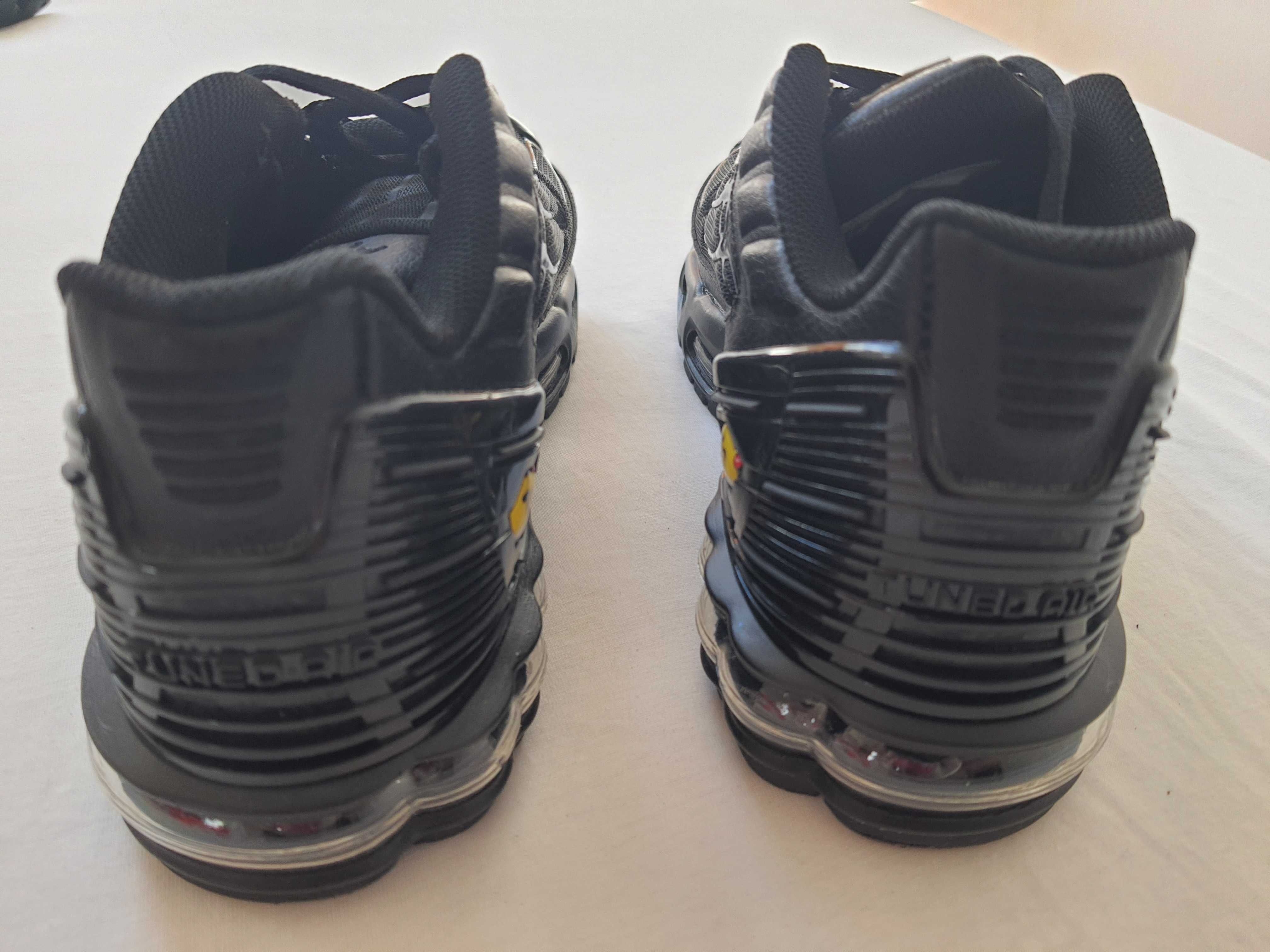 Buty NIKE Air Max Plus TN III - Czarne - Black & Wolf Grey