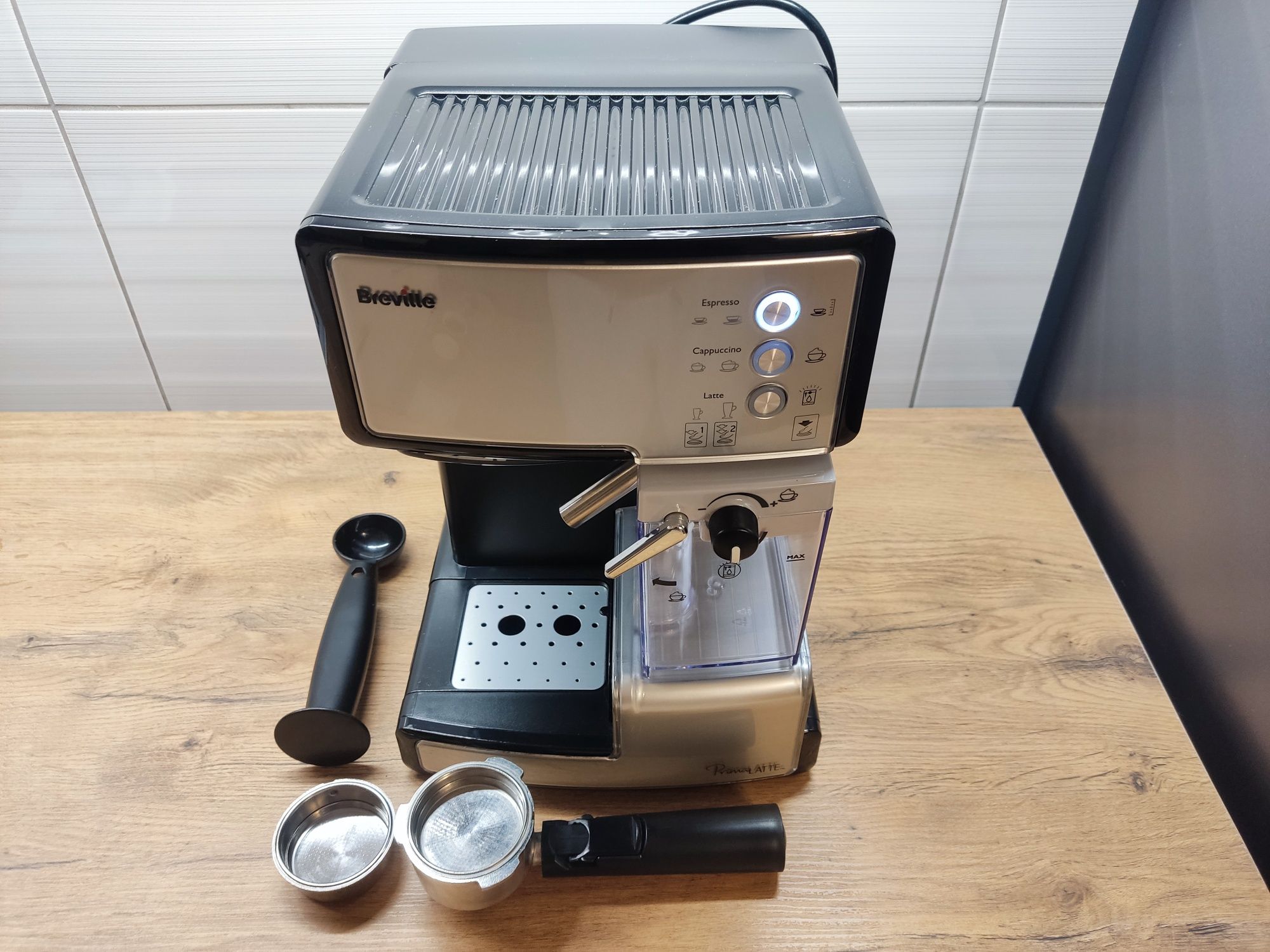 Ekspres ciśnieniowy do kawy Breville Prima Latte VCF045X. Na gwarancji