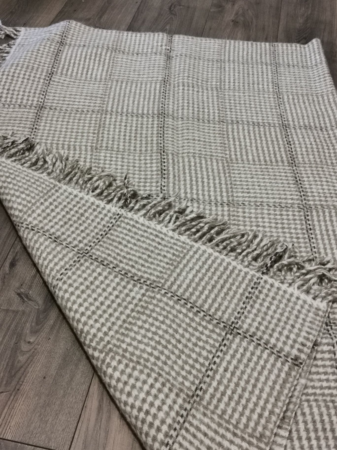 Koc wełniany z frędzlami 160x125 beżowa krata