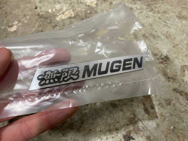 Емблема Mugen для Honda