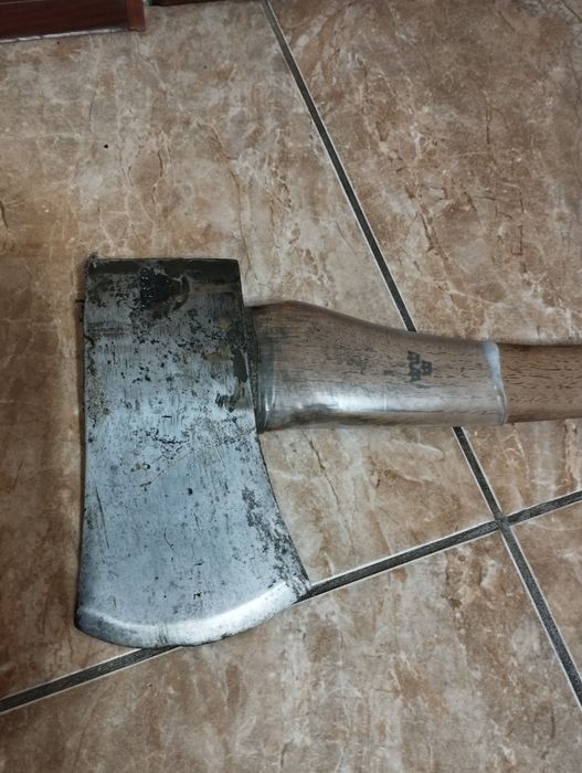 Сокира старовинна три корони