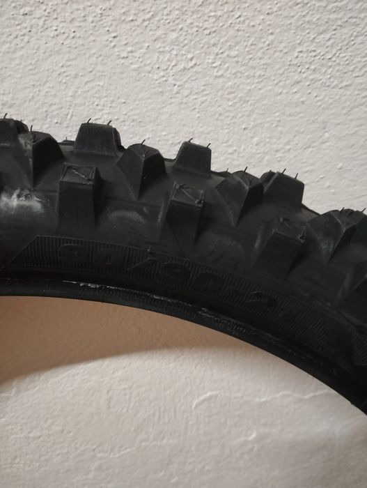 Pneus Maxxis enduro 90/90/21    KTM Husqvarna Beta...