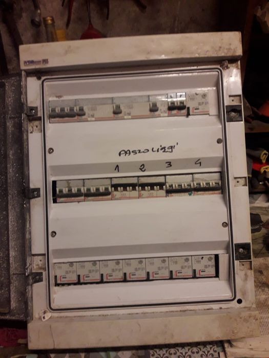 skrzynka elektryczna z demontarzu