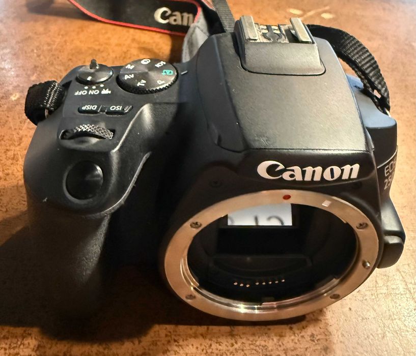 Lustrzanka Canon EOS 250D Body Czarny