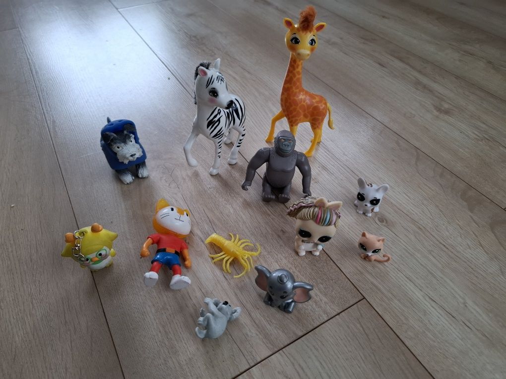 Zabawki zwierzaki figurki, różne, zebra, żyrafa, goryl, pies i inne