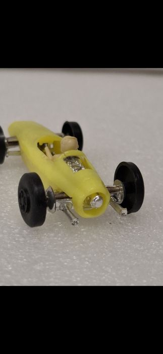 Autko wyścigówka z kierowcą prl