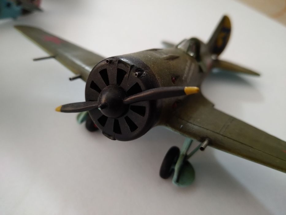 Модели самолётов.