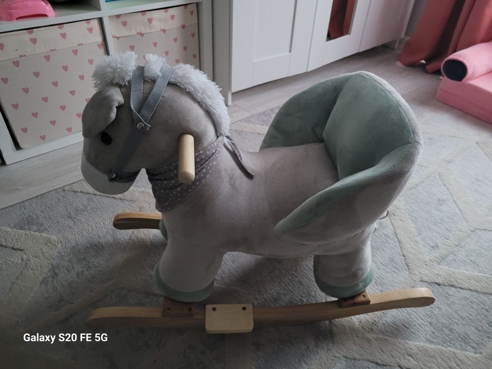 Koń na biegunach smyk