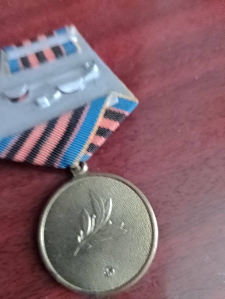 Продам значкы все в месте 500