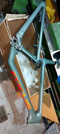 Rama enduro mtb full focus sam 8.8 carbon