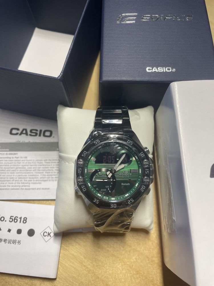 Casio EDIFICE  ECB-10DC-3A  Годинник Часы