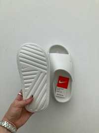 Сланці від Nike білі