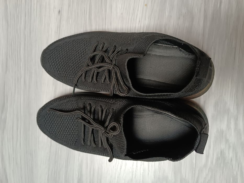 Adidasy sportowa wsuwane czarne sneakersy obuwie sportowe 39-40 nuty