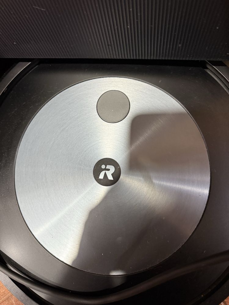 Robot aspirador Roomba j7+ com esvaziamento automático e ligação Wi-Fi