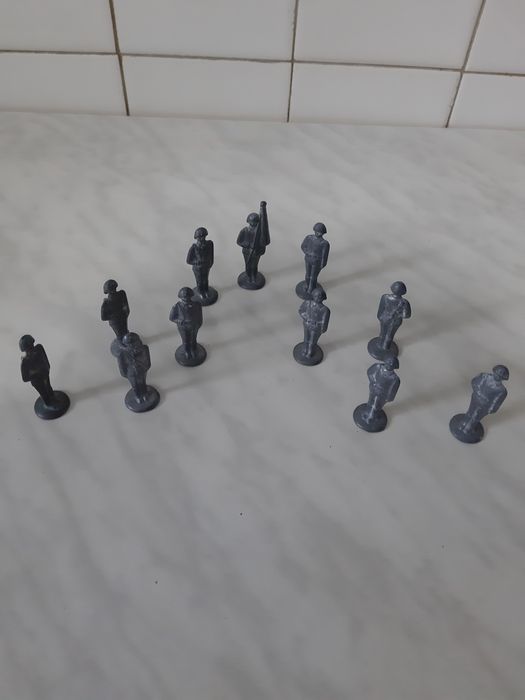 Продам оловянные солдатики и разное