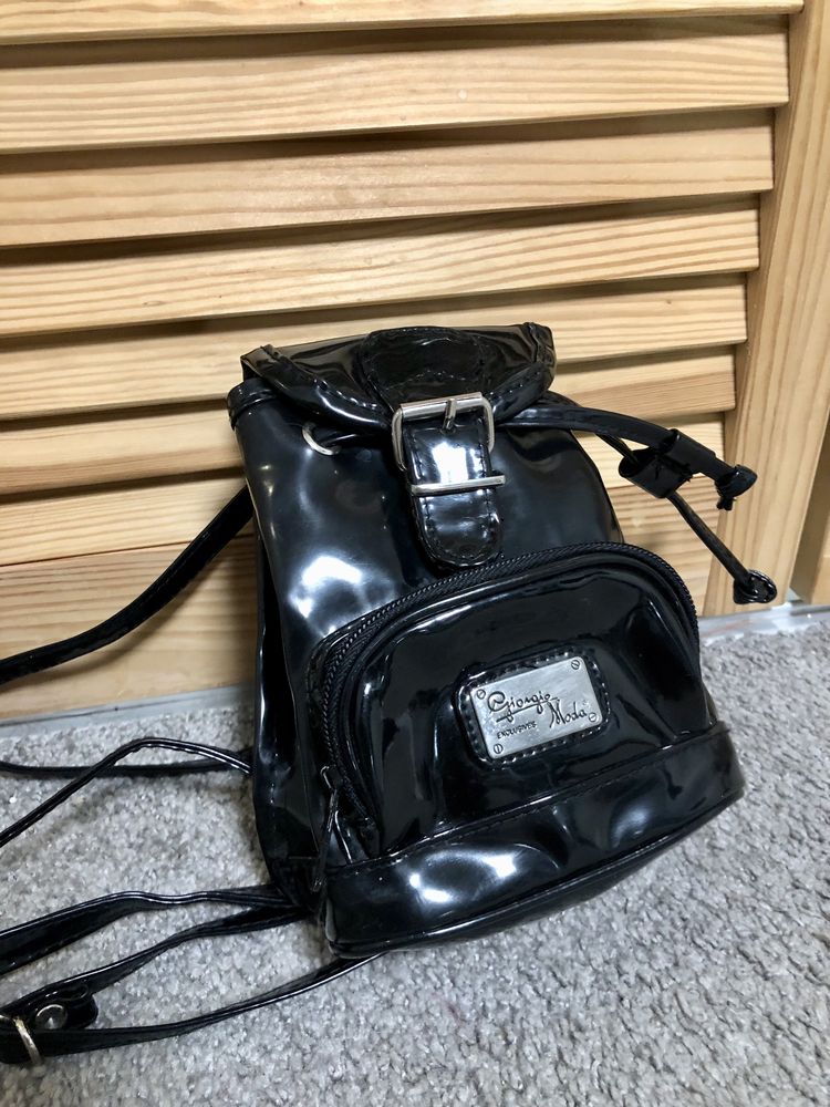 Міні сумка рюкзак з лакової шкіра